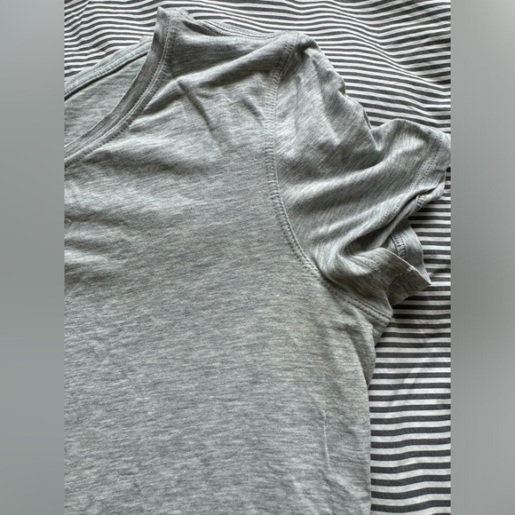 Lululemon Weekend Short Sleeve Mini Striped Heathered Grey Angel Wing 4 - Picture 5 of 7